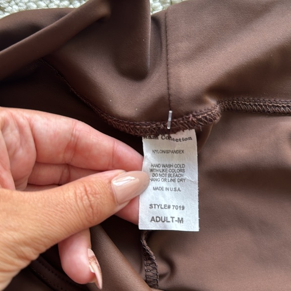 Brown Booty Shorts NWT - Picture 3 of 3